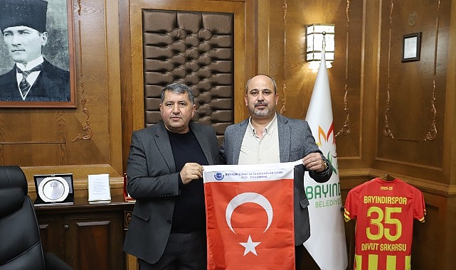 Bayındır Belediye Başkanı Davut Sakarsu, Bayındır Esnaf ve Sanatkarlar Odası Başkanı Enis Macit ve y&ouml;netim kurulu &uuml;yelerini makamında ağırladı.