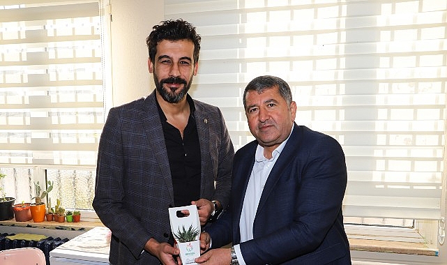 Bayındır Belediye Başkanı Davut Sakarsu, &Ouml;ğretmenler G&uuml;n&uuml; Dolayısıyla Okulları Ziyaret Etti