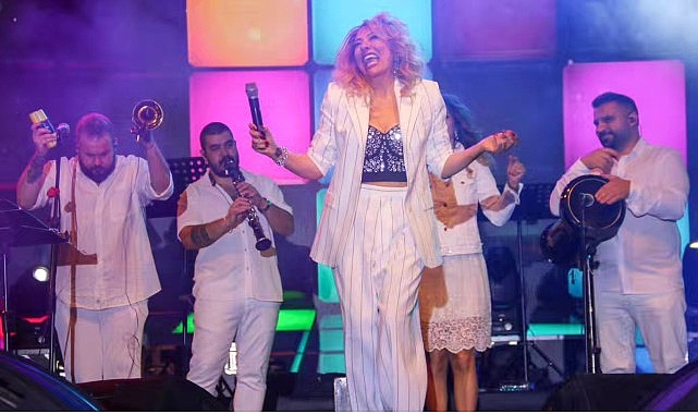 Bayındır &Ccedil;i&ccedil;ek Festivali Son G&uuml;n&uuml;nde de Doldu Taştı