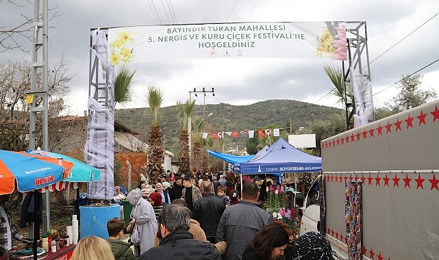 Bayındır&rsquo;da Nergis ve Kuru &Ccedil;i&ccedil;ek Sevgisi Engel Tanımadı: Vatandaşlar &Uuml;reticiyi Yalnız Bırakmadı