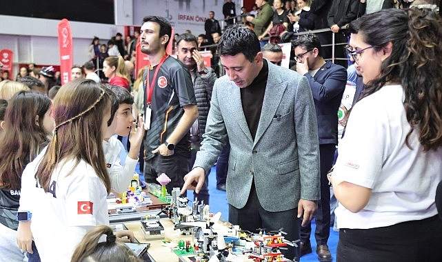 Bayraklı, Fibonacci Uluslararası Robot Olimpiyatları&rsquo;na Ev Sahipliği Yaptı