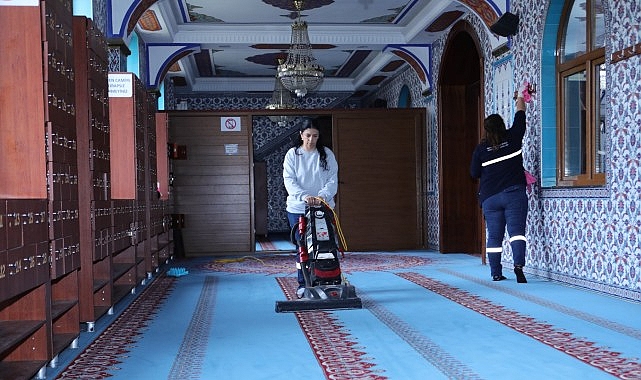 Bayraklı Ramazan&rsquo;a Hazır