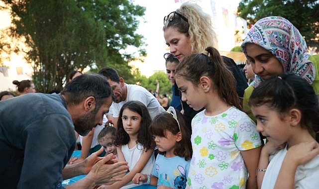 Bayraklı Sokak Festivali&rsquo;nde &ccedil;ocuklar doyasıya eğlendi