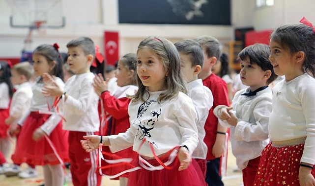 Bayraklı&rsquo;da 23 Nisan Programları &Ccedil;ocukların Yoğun Katılımıyla Devam Ediyor