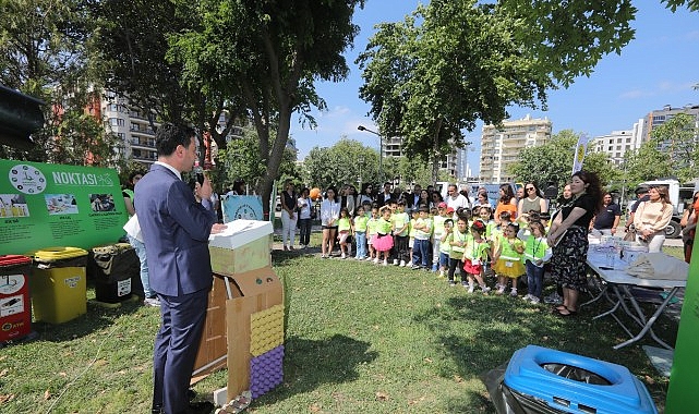 Bayraklı'da &lsquo;&Ccedil;evre G&uuml;n&uuml;&rsquo; şenliği - &Ccedil;ocuklar &ccedil;izdi, belediye &ccedil;&ouml;p kamyonlarıyla il&ccedil;e sokaklarına taşıdı