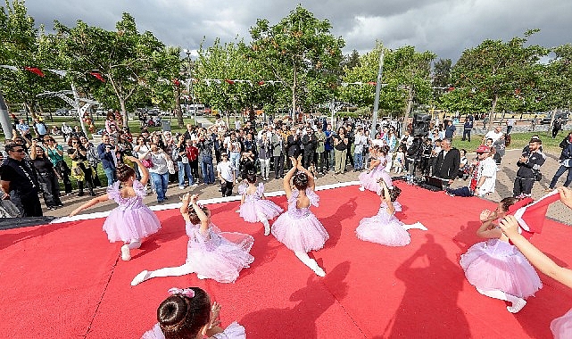 Bayraklı&rsquo;da gen&ccedil;ler Gen&ccedil;lik ve Spor Festivali&rsquo;nde buluştu