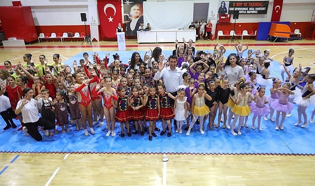 Bayraklılı kursiyerlerden yıl sonu g&ouml;sterisi