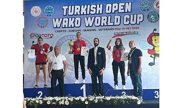 Bayraklılı sporcu d&uuml;nya şampiyonu oldu