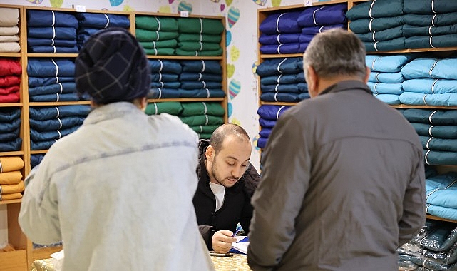 Bayrampaşa Belediyesi&rsquo;nden 900 &ccedil;ocuğa 900 mont