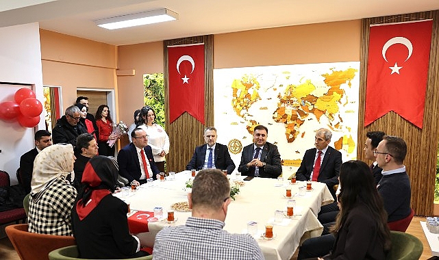 Bayrampaşa&rsquo;da ikinci d&ouml;nem bayrak sevgisiyle başladı