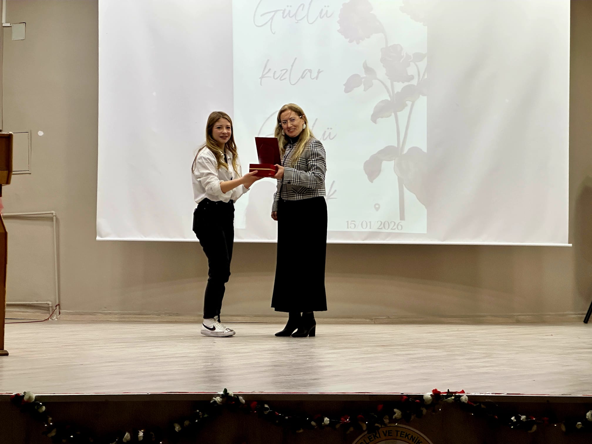G&uuml;&ccedil;l&uuml; Kızlar, G&uuml;&ccedil;l&uuml; Gelecek&rdquo; Projesi Kapanış Programı Ger&ccedil;ekleştirildi