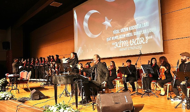 Belediye Başkanı Arı, &ldquo;Kim Var&rdquo; Sanat Etkinliğine Katıldı