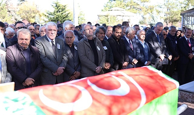 Belediye Başkanı Rasim Arı, Sahir Solmaz&rsquo;ın Cenaze T&ouml;renine Katıldı