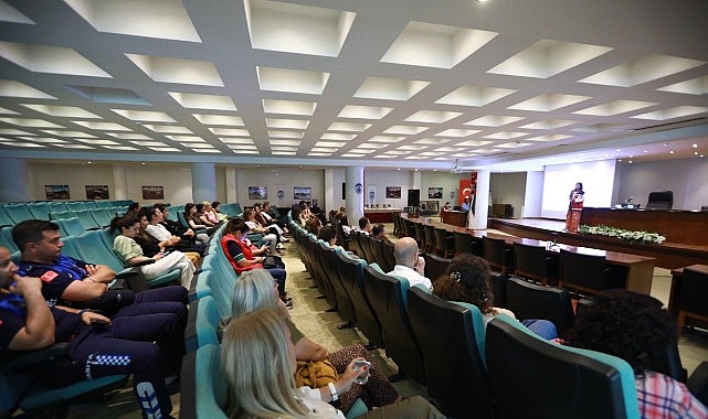 Belediye Emek&ccedil;ilerine Kadına Y&ouml;nelik Şiddet Semineri