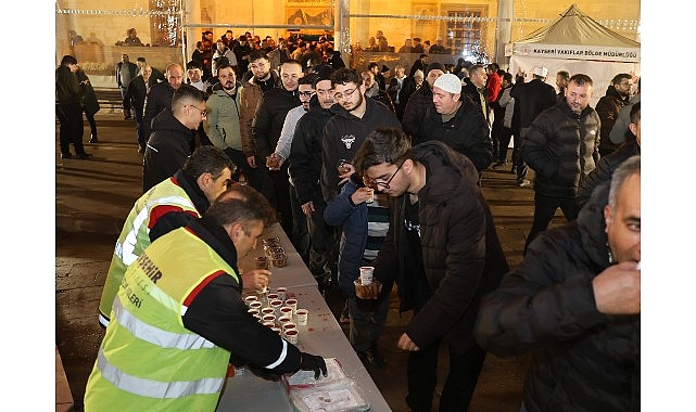 Berat Gecesi&rsquo;nde Kandil Simidi ve Şerbet Dağıtıldı