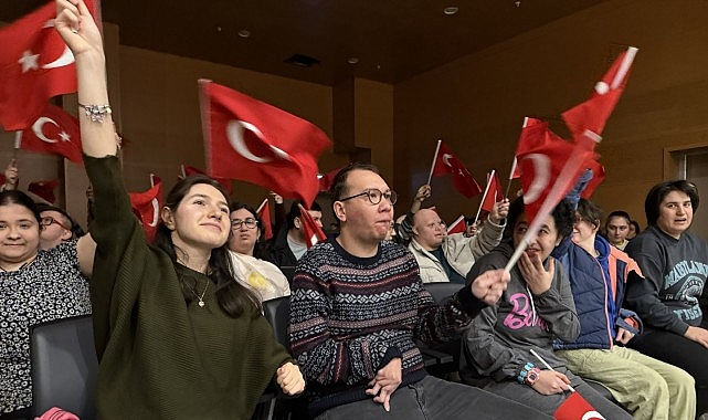 Beyaz Kalpler, Mehmet Akif Ersoy&rsquo;u andı