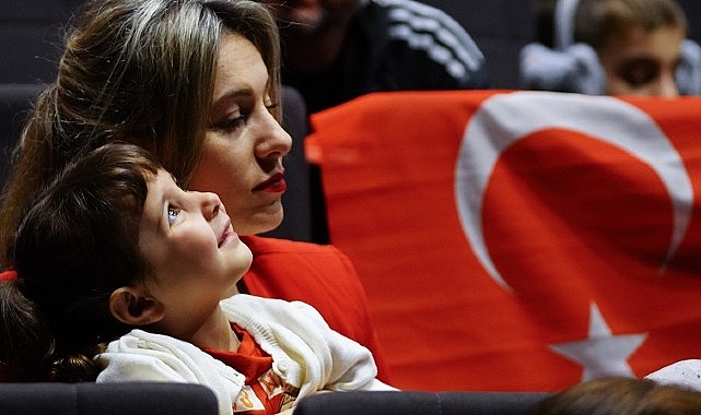 Beylikd&uuml;z&uuml;&rsquo;nde 23 Nisan Coşkusu Miniklerin G&ouml;sterileriyle Başladı