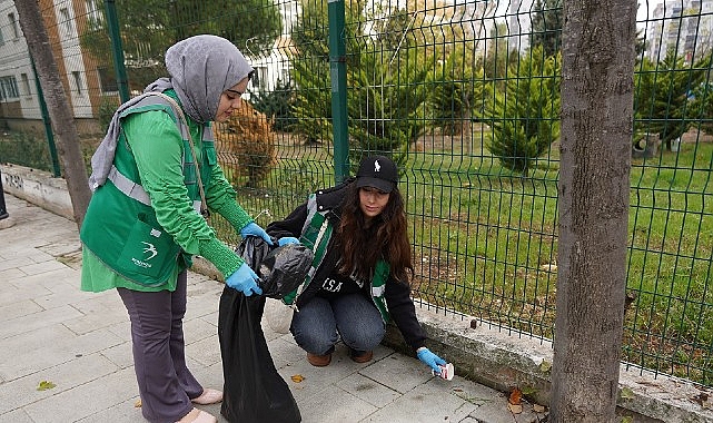 Beylikd&uuml;z&uuml;&rsquo;nde &Ouml;ğrencilerden &Ccedil;evre Bilinci İ&ccedil;in &Ouml;rnek Davranış