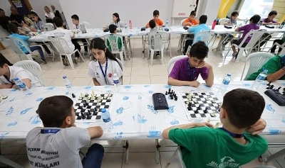 Bilgi Evleri ve &Ccedil;ocuk &Uuml;niversitesi &Ouml;ğrencileri, Satran&ccedil; Turnuvası&rsquo;nda Rekabet Etti
