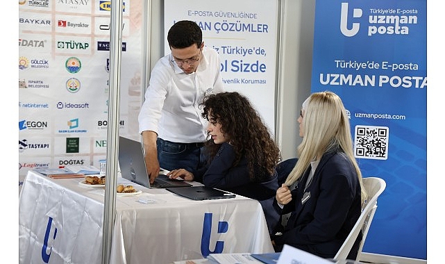 Bilişim Fuarı stantlarına 7'den 70'e yoğun ilgi