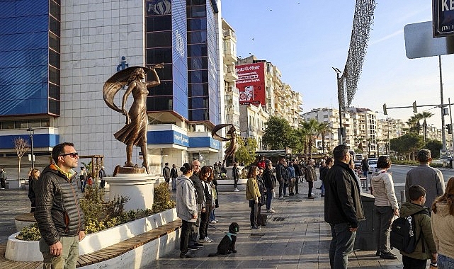 Binlerce Karşıyakalı &ldquo;Ata&rsquo;ya Saygı Zinciri&rdquo; oluşturacak