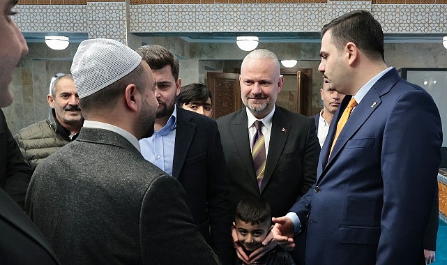 Binlerce Menemenli tek y&uuml;rek oldu