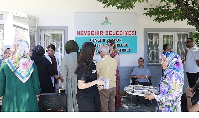 Bolluk ve Bereketin Sembol&uuml; Aşure İkram Edildi