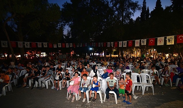Bornova&rsquo;da A&ccedil;ık Hava Sineması&rsquo;yla g&uuml;lmeye devam