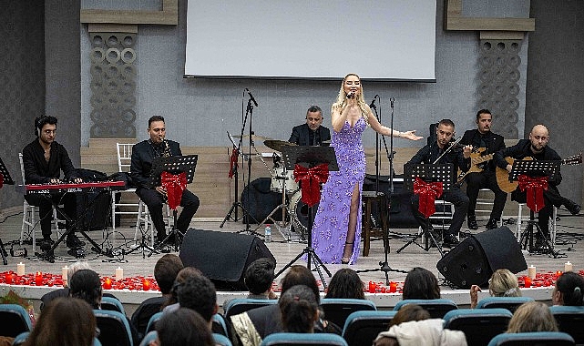 Bornova&rsquo;da Aşk Şarkıları Gecesi