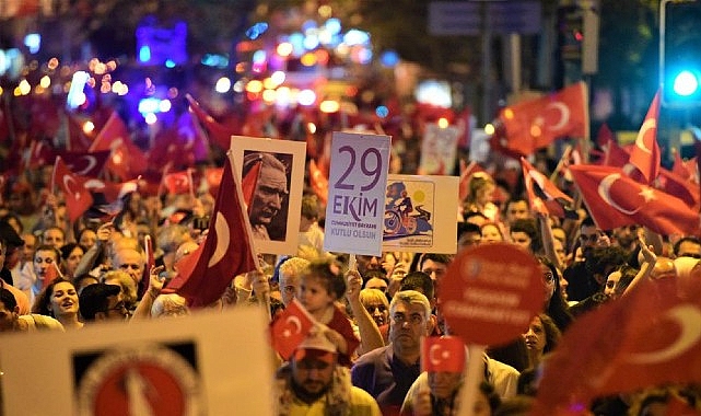 Bornova&rsquo;da Cumhuriyet Bayramı&rsquo;na coşkulu kutlama