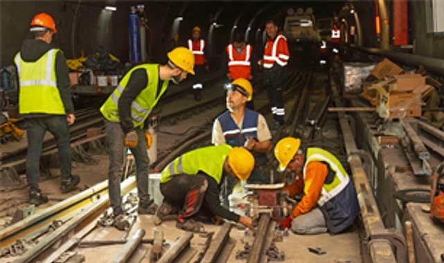 Bornova&rsquo;da metro hattında raylar yenileniyor