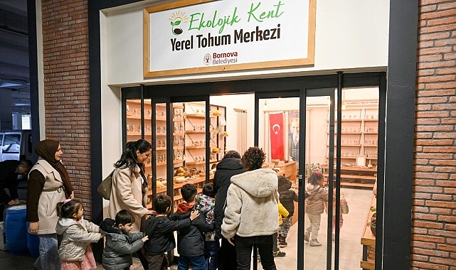 Bornova&rsquo;da minik eller toprağa dokunuş