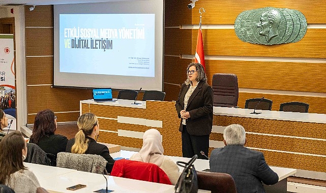 Bornova&rsquo;da muhtarlar i&ccedil;in Dijital D&ouml;n&uuml;ş&uuml;m Eğitimi