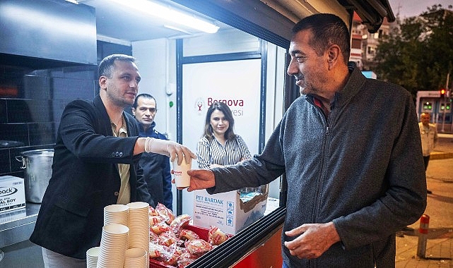 Bornova&rsquo;da soğuk sabahlar sıcak &ccedil;orbayla ısınıyor