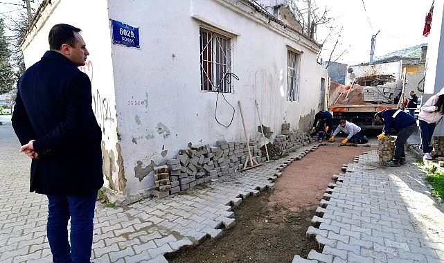 Bornova&rsquo;da yol seferberliği s&uuml;r&uuml;yor