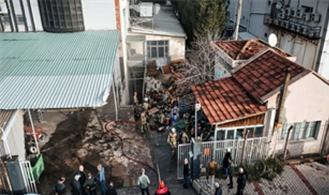 Bornova&rsquo;daki fabrika yangını s&ouml;nd&uuml;r&uuml;ld&uuml;