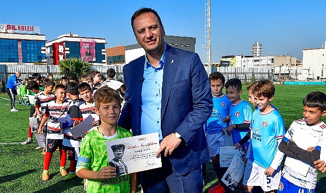 Bornovalı minikler 10 Kasım anısına m&uuml;cadele etti