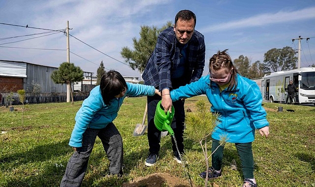 Bornova'nın en &ouml;zel fidanları toprakla buluştu