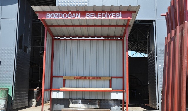 Bozdoğan Belediyesi Bankları ve Durakları Kendi İmk&acirc;nlarıyla &Uuml;retiyor Tasarruf Belediyeciliği ile Kaynaklar Daha Etkin Kullanılıyor