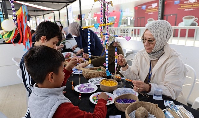 Bu at&ouml;lyede her eser r&uuml;zgarla hayat buldu