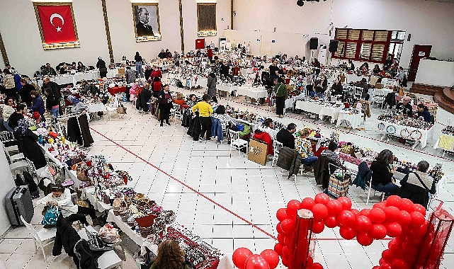 Buca Belediyesi Hediyelik Eşya Pazarı&rsquo;na yoğun ilgi