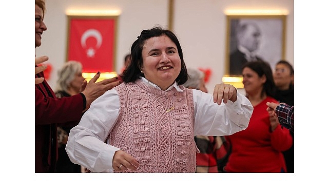 Buca Belediyesi&rsquo;nden engel tanımayan yeni yıl kutlaması