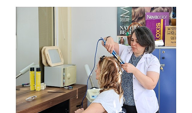 Buca Belediyesi&rsquo;nin kursları kadınlara kariyer kapılarını a&ccedil;ıyor