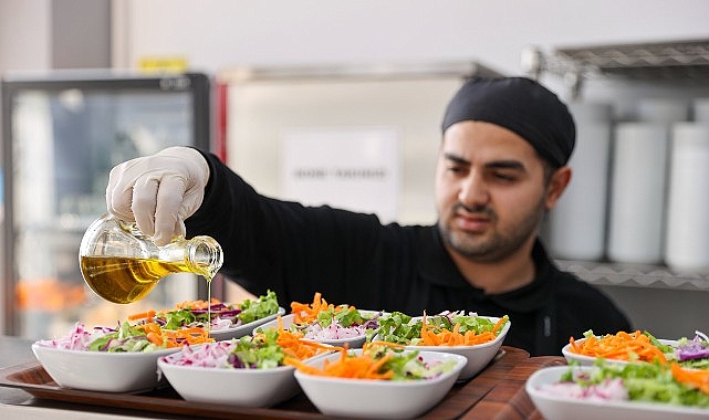 Buca&rsquo;da dayanışma sofrası b&uuml;y&uuml;yor