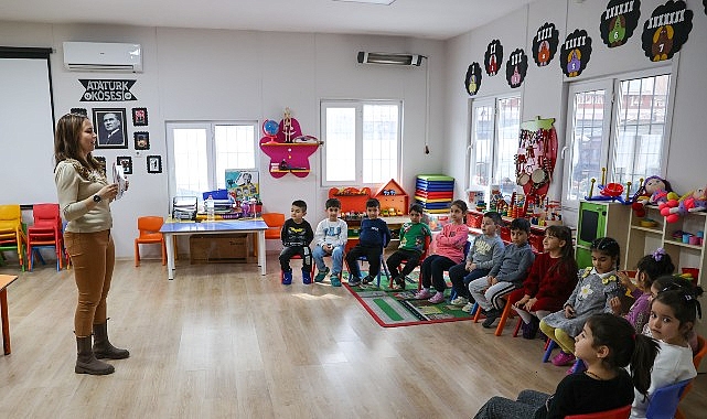 Buca&rsquo;da &ldquo;Okuyan Bir Gelecek&rdquo; projesi t&uuml;m hızıyla s&uuml;r&uuml;yor
