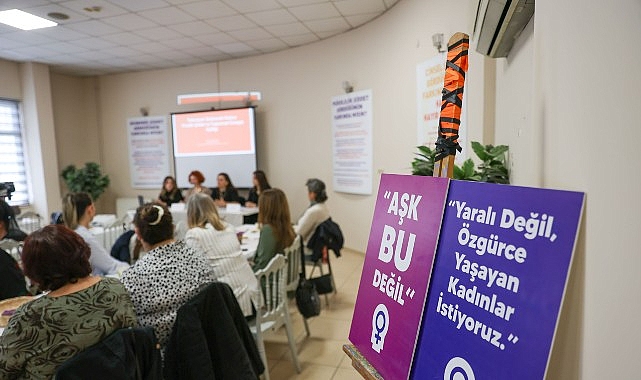 Buca&rsquo;da T&uuml;rk dizilerinde romantize edilen şiddet tartışıldı