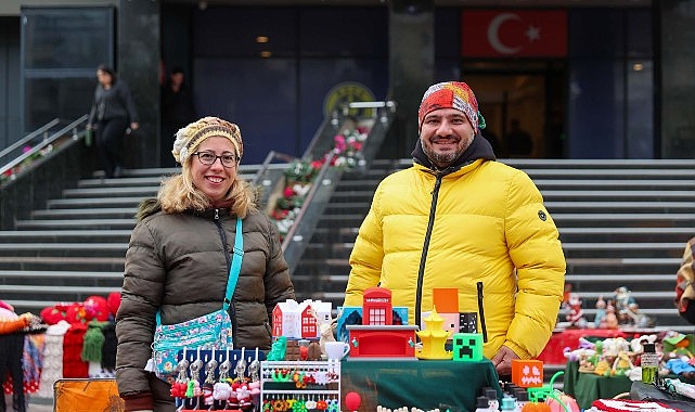 Buca&rsquo;da yeni yıl pazarına b&uuml;y&uuml;k ilgi