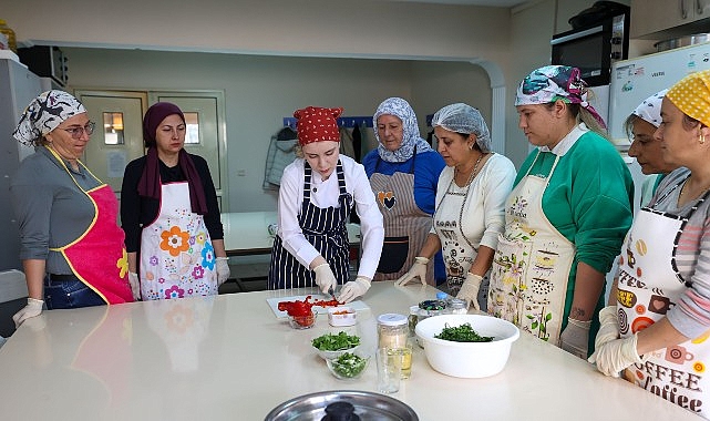 Bucalı Kadınlar Evka-1 Semt Evi&rsquo;nde D&uuml;nya Mutfağıyla Buluşuyor