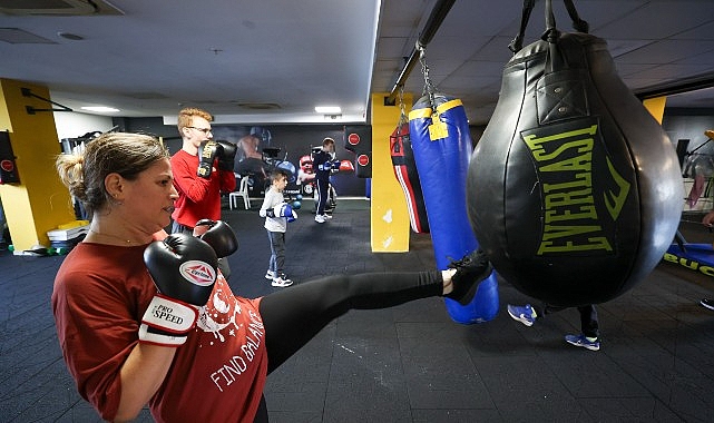 Bucalı kadınlar şiddete karşı kick boks &ouml;ğreniyor