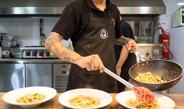 Buca&rsquo;nın &Uuml;z&uuml;m Cafe&rsquo;sini gen&ccedil;ler &ccedil;ok sevdi